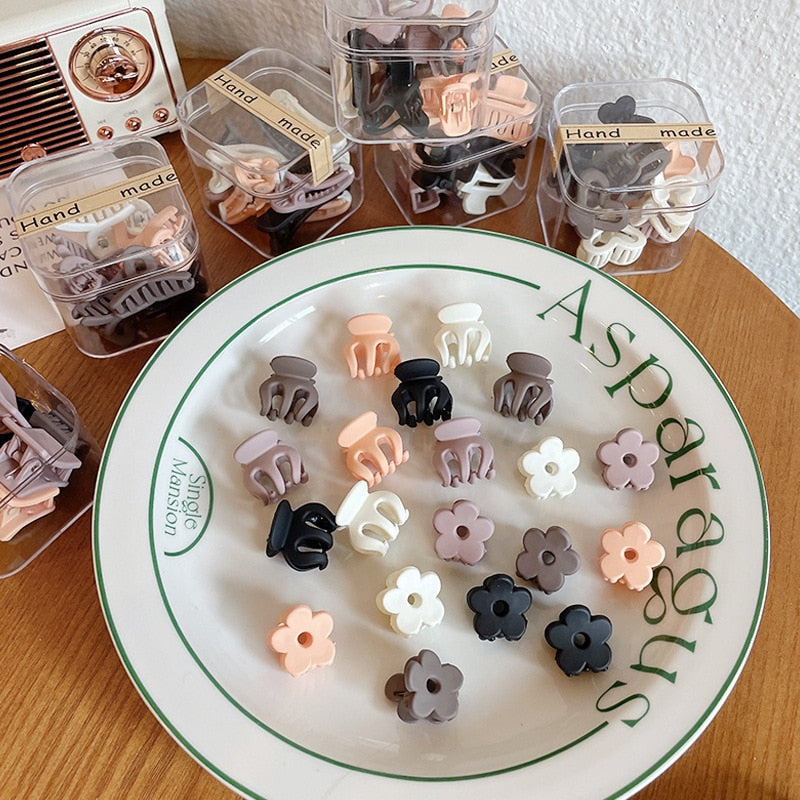 10/12Pcs/BOX New In Matte Mini Kawaii Black Crab Hair Clip Claw Women Girls Cute Clips hair Clamp Gifts Kid Hair Accessorie